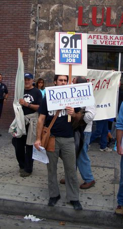 Etats-Unis : Les partisans du républicain Ron Paul soutiennent la théorie du complot