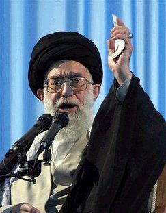 L’ayatollah Khamenei accuse Obama de  »comploter » contre l’Iran