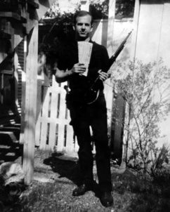 Une photo controversée de Lee Harvey Oswald jugée authentique